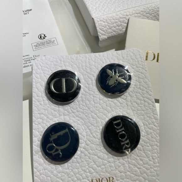 Dior beauty gift Pin badge Set of 4 Brooch - Picture 6 of 8